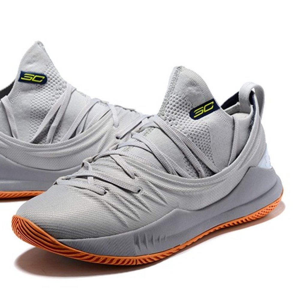 Under Armour Mens Curry 5 Sneakers Ivory Gum size 10.5